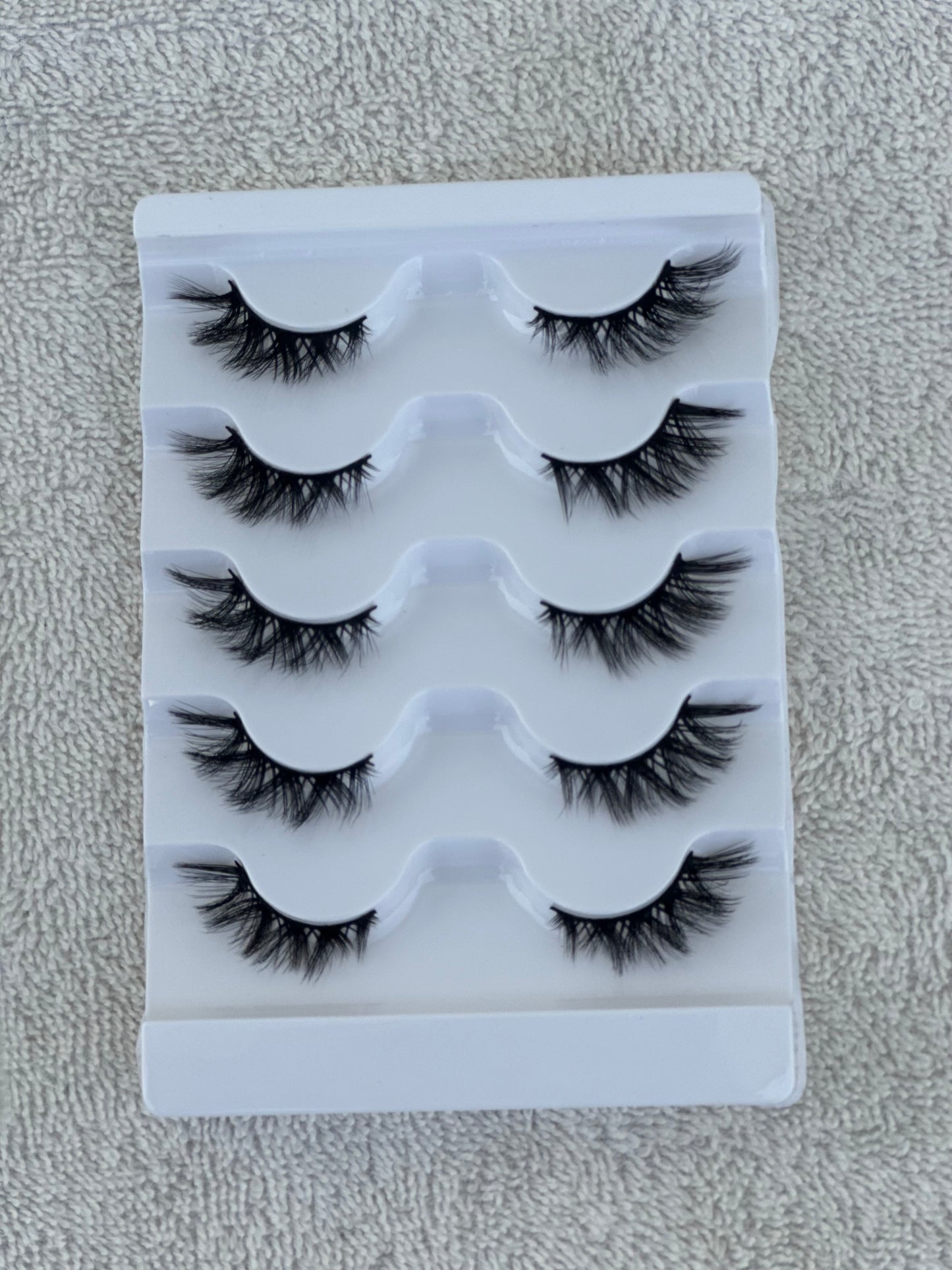 BM13: Soft Mink Half Cat Eye Lashes