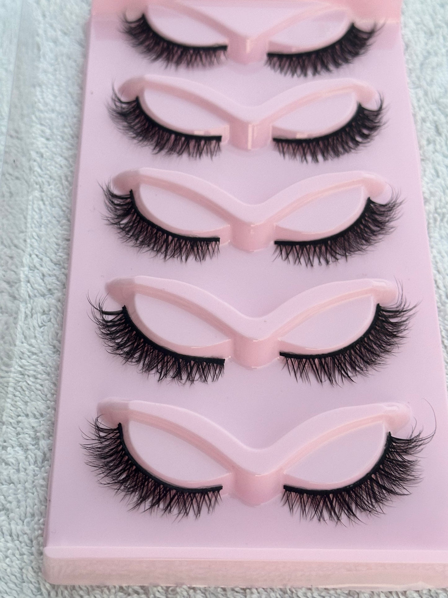 BM07: Fox Style Long Winged Natural Lashes 5 pieces
