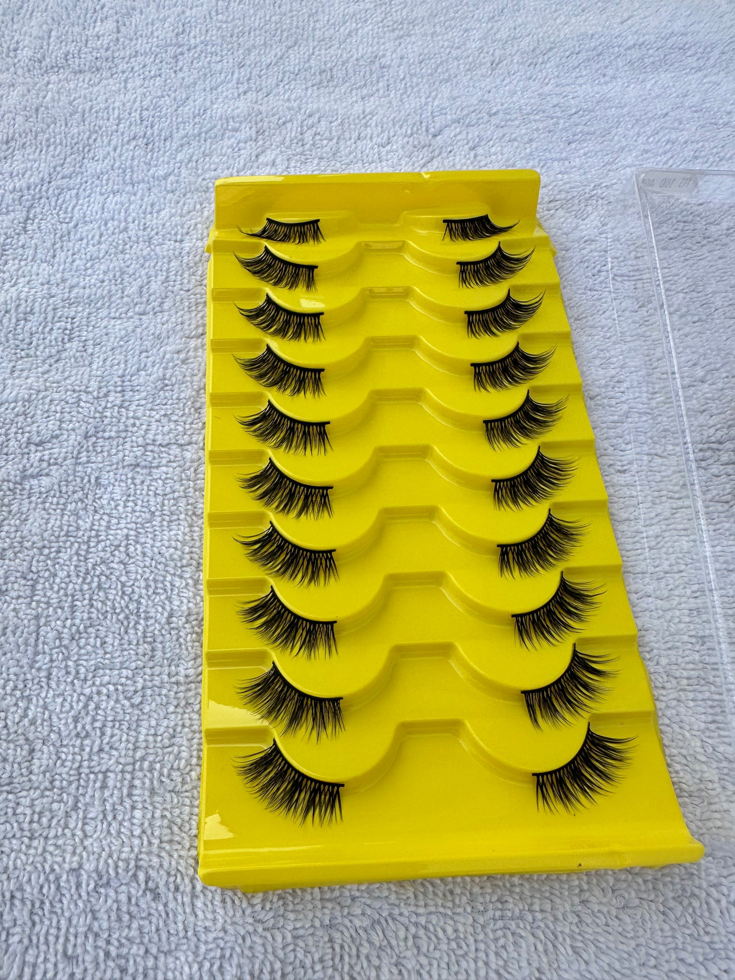 BM010: 10 Pairs Half Eye Cat Eyelashes – Natural Lift, Flirty Flair