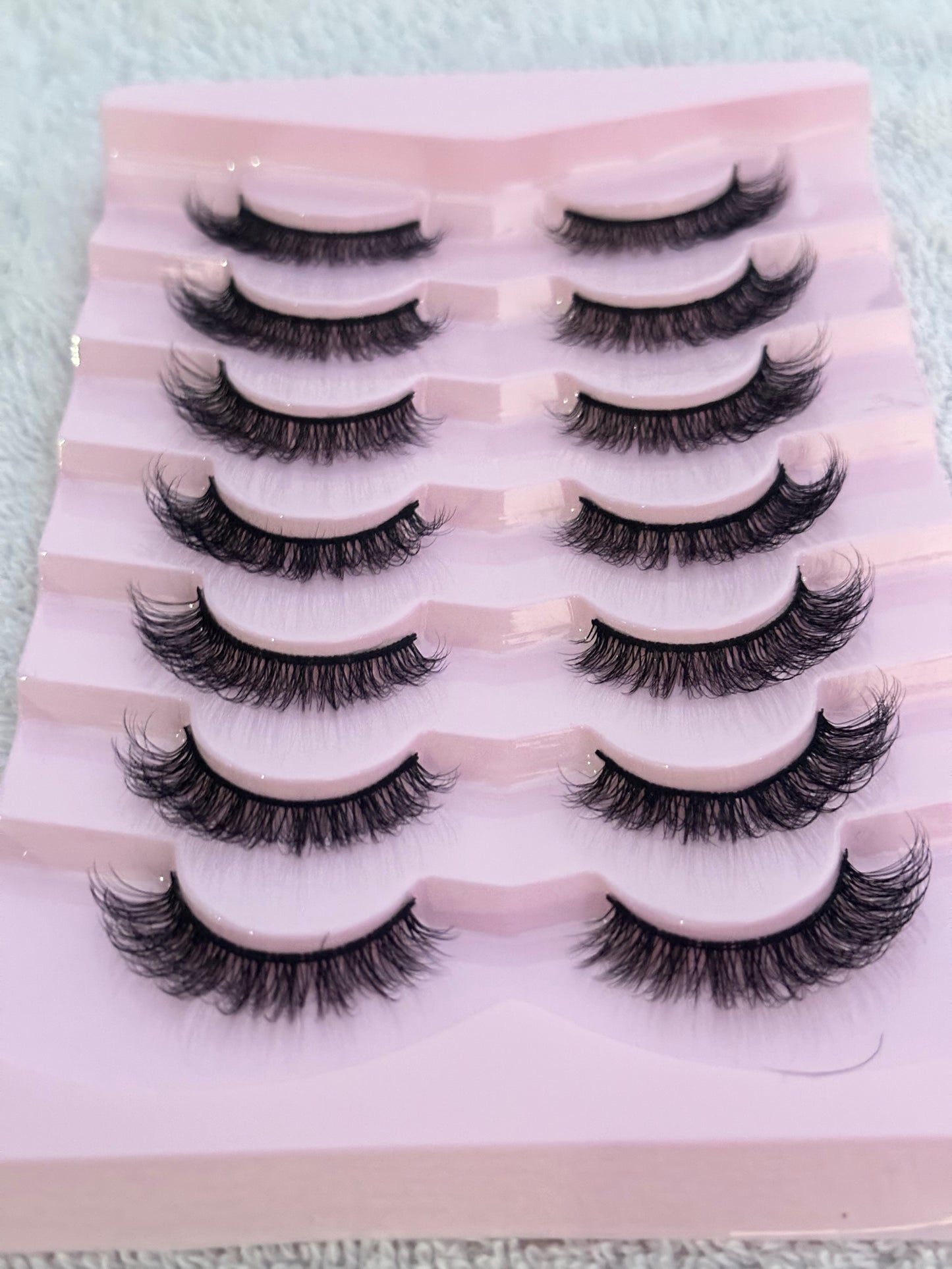 BM11: 7 Pairs Soft Natural Realistic Mink Eyelashes