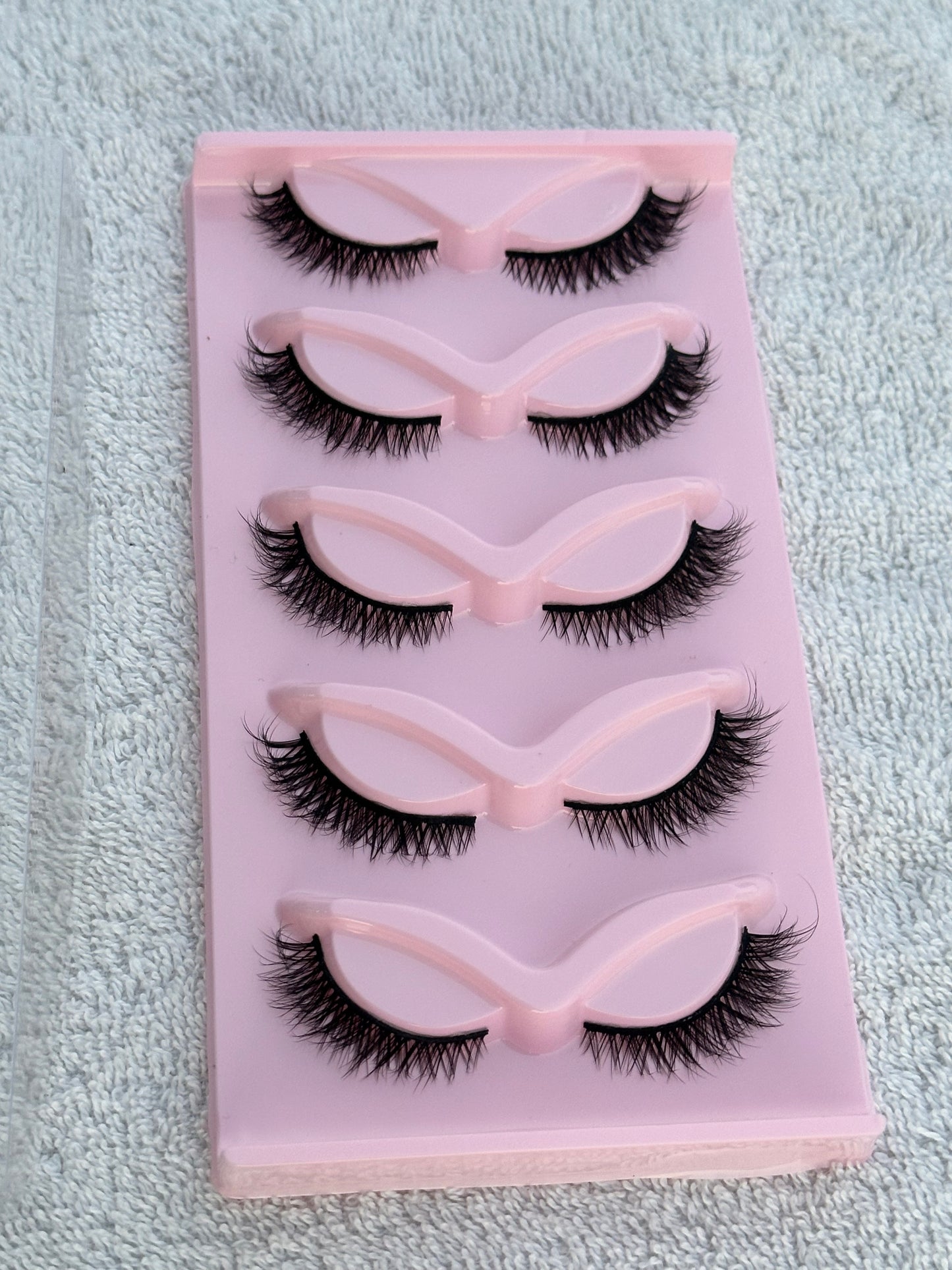 BM07: Fox Style Long Winged Natural Lashes 5 pieces